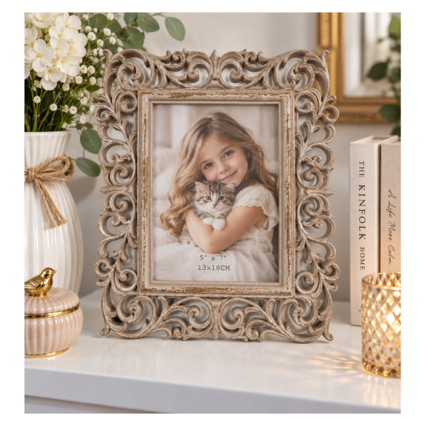 Dekorativni ram za slike  – bež sa baroknim ornamentima, 13 × 18 cm